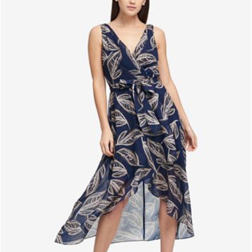 DKNY Textured Chiffon Wrap Dress. Size 4.